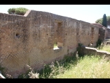 08397 ostia - regio v - insula iii - edificio (v,iii,2) - noerdl raeume - suedseite - 06-2024.jpg